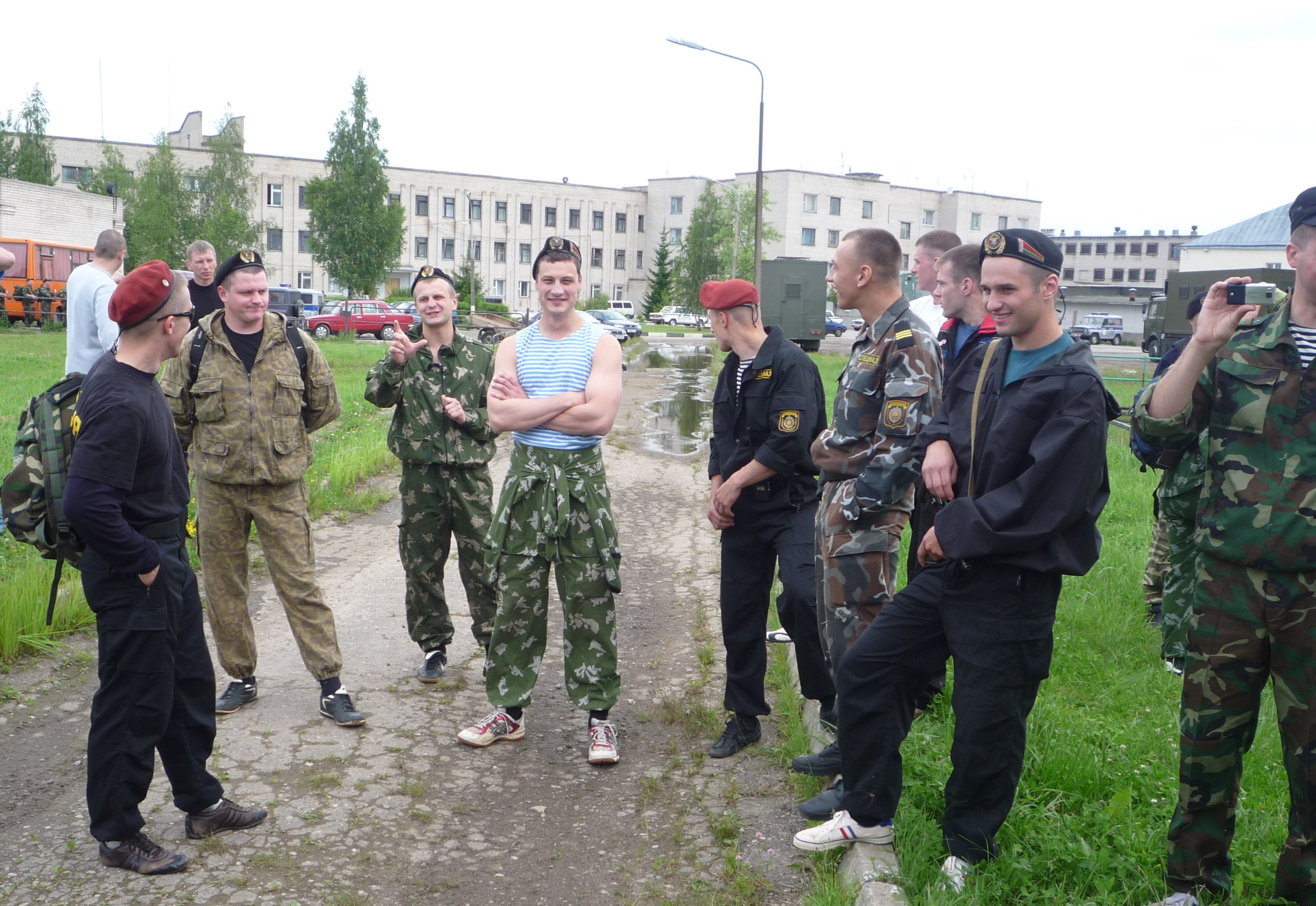 Бывший боец ОМОНа: нужно сложить оружие. Вас будут принимать как героев