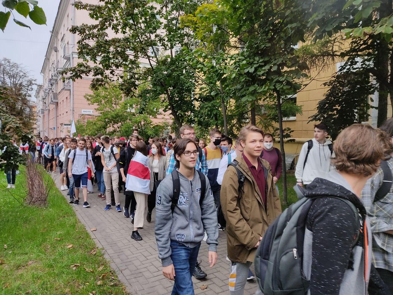 "Саша, ты адлічаны!" — студэнты сталічных ВНУ выйшлі на пратэст у Дзень ведаў