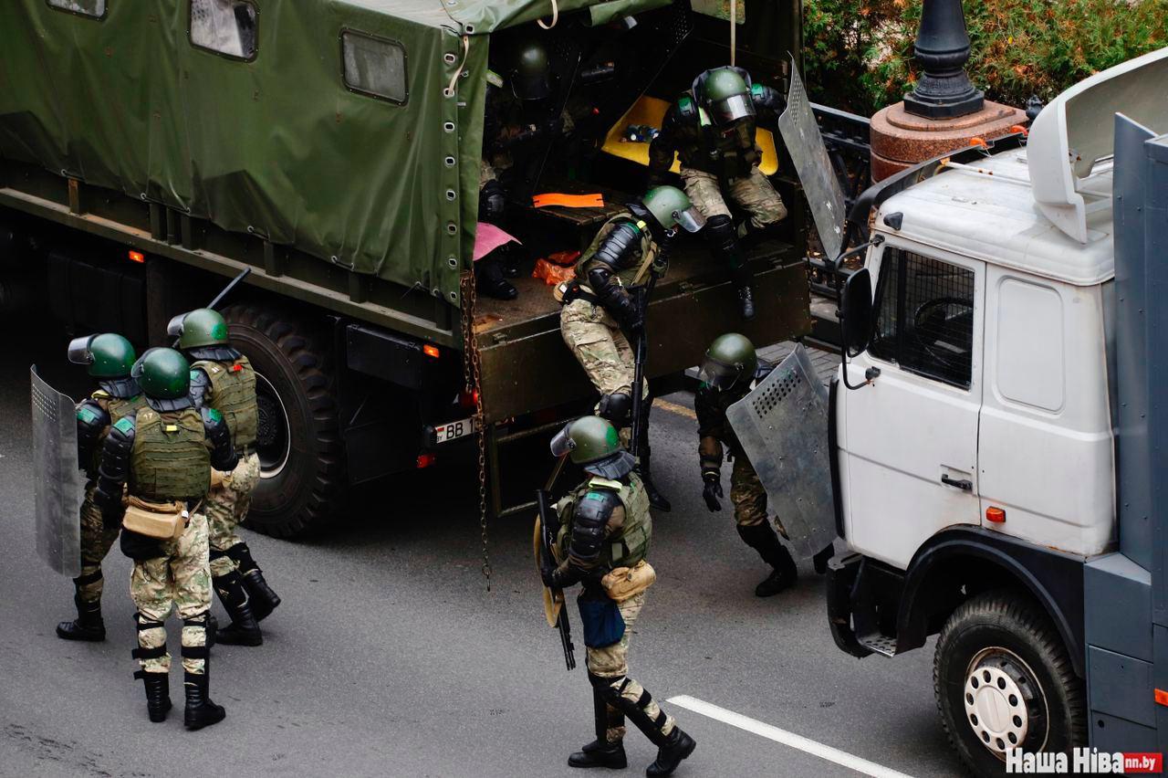 Воскресный марш "Народный ультиматум" в Минске: "Рубежи" и тысячи людей