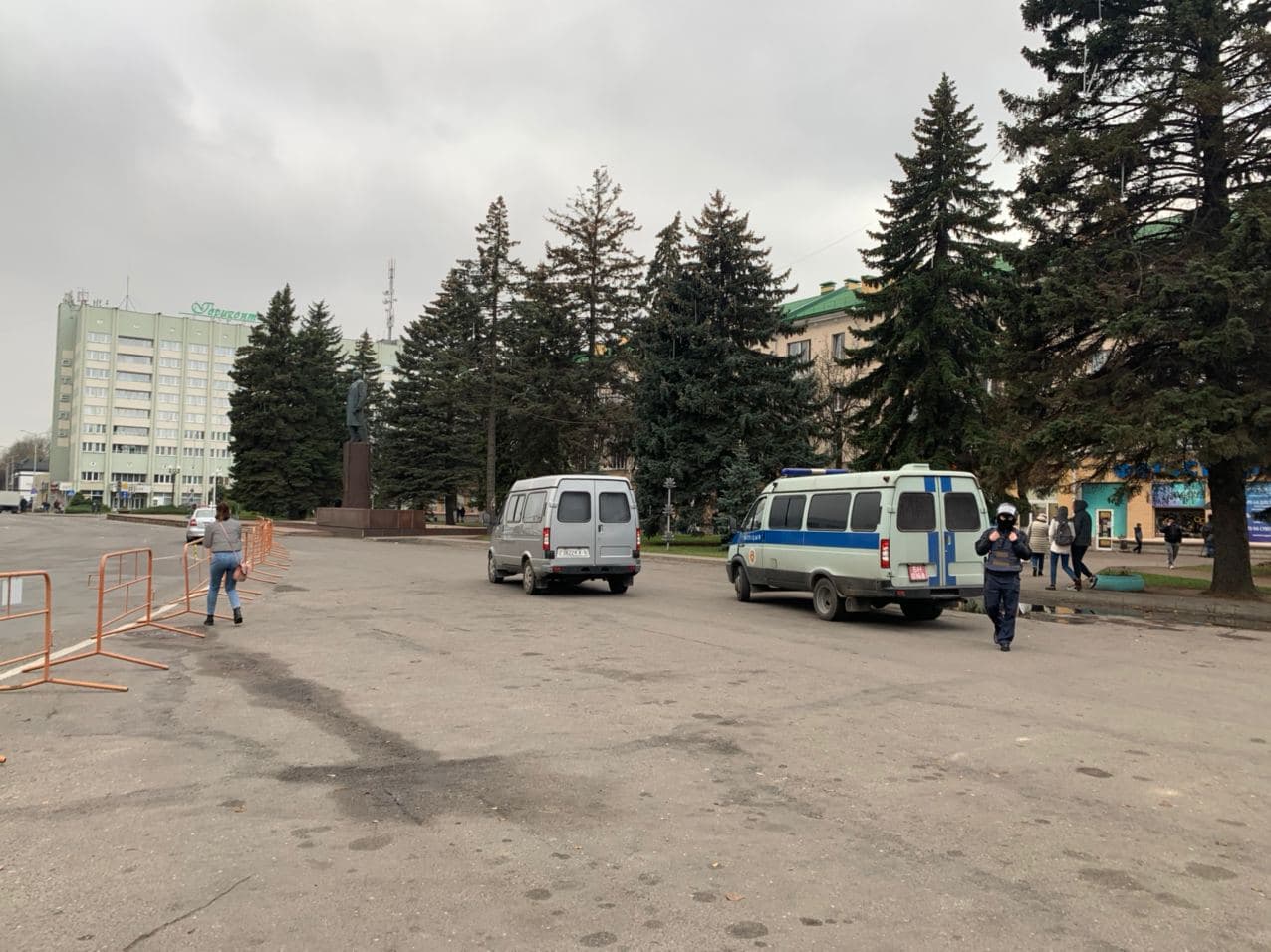 Милиции больше, чем протестующих, и все друг друга знают: митинги в Барановичах