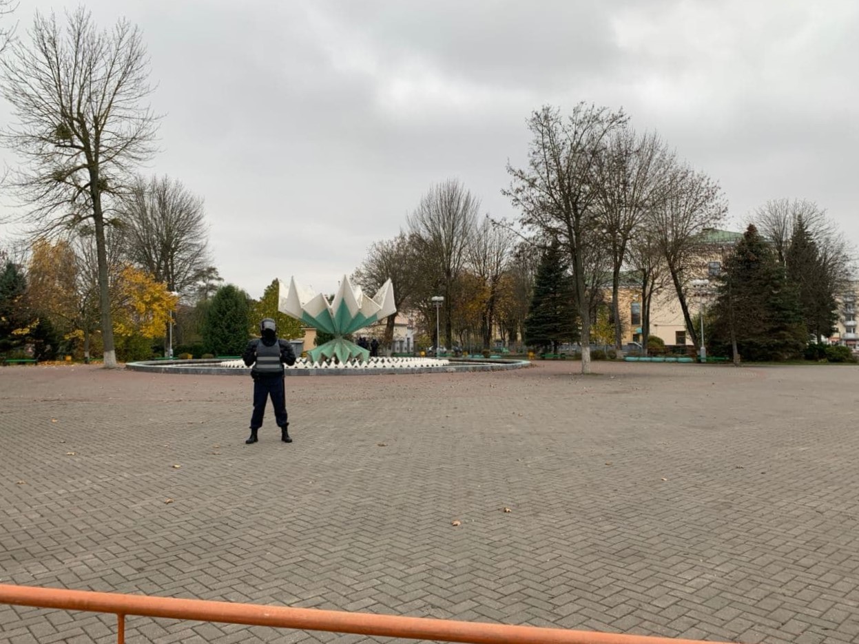 Милиции больше, чем протестующих, и все друг друга знают: митинги в Барановичах