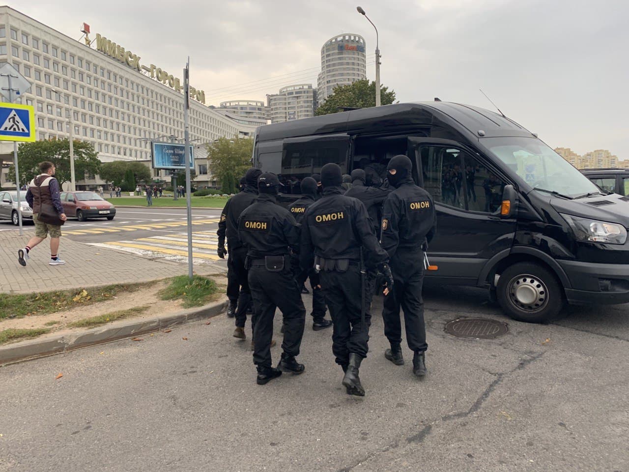 Психолог: люди приходят и рассказывают, как в ночных кошмарах бегают от ОМОНа