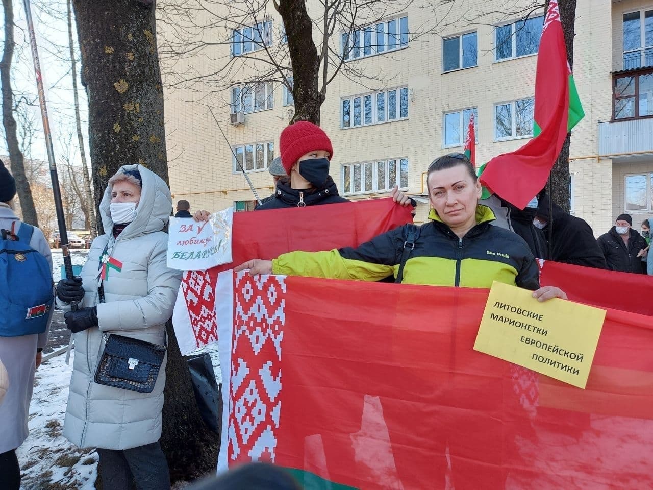 Пробеги за Лукашенко, “ябатькинги”, пикеты у посольств — везде одни и те же люди