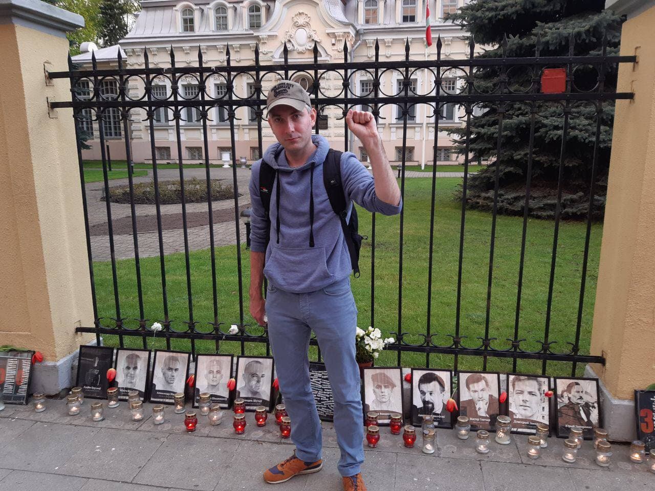 “Хватит озабоченности”: белорусы поставили палатки на границе и требуют санкций