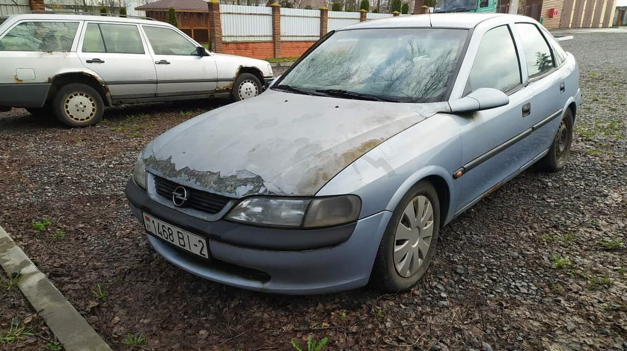 Нават іржавыя жыгулі: якую маёмасць палітвязняў распрадаюць улады