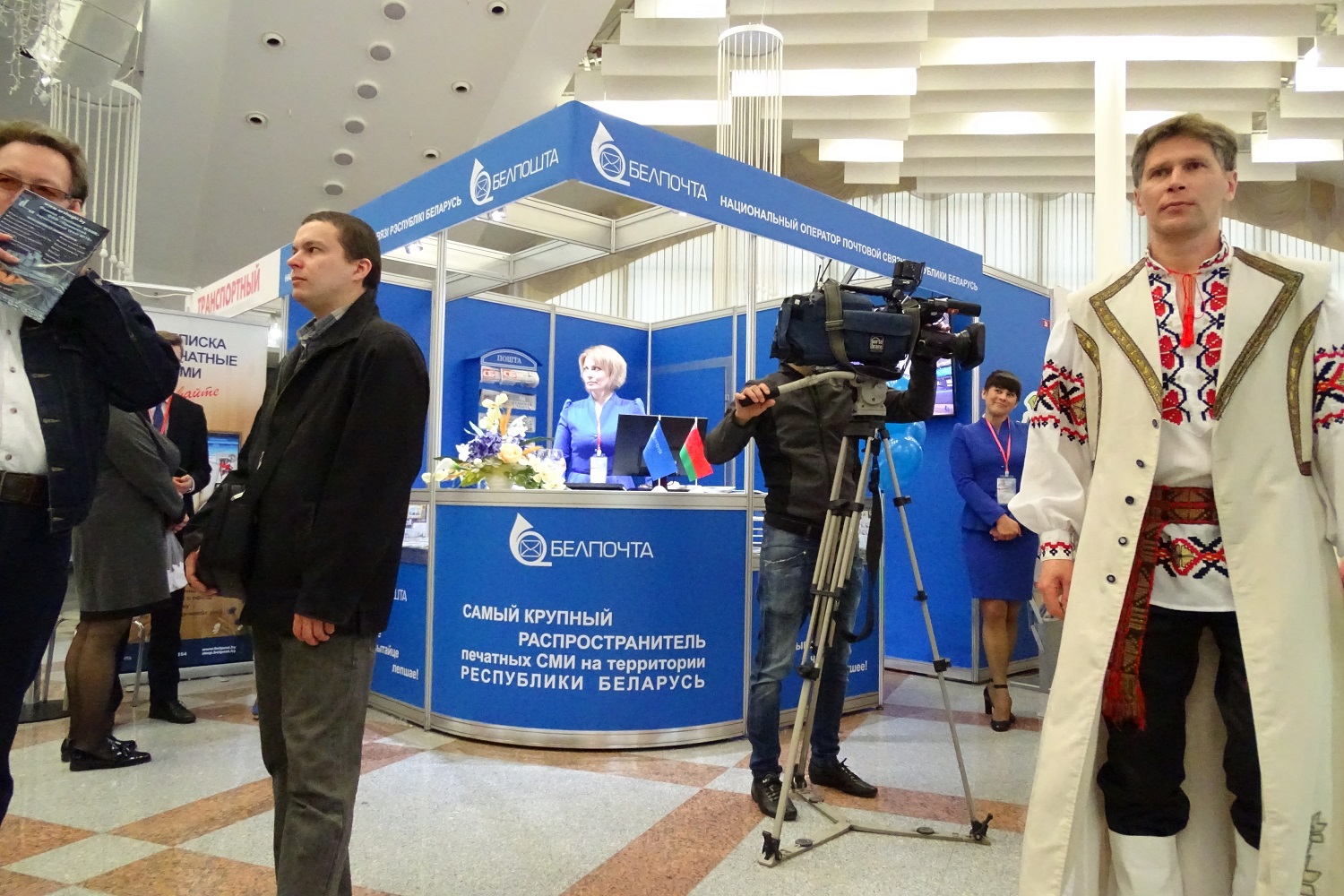 Фота: аркестр, трансформер і партызаны на выставе "СМІ ў Беларусі"