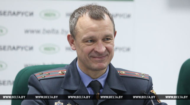 Не смог улететь или хочешь остаться — иди в милицию. И заплати налоги