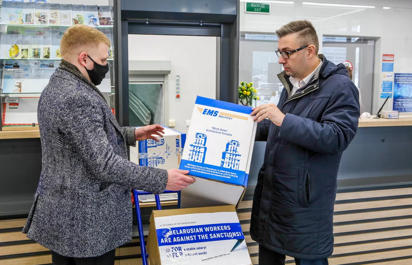 З Мінска ў Савет ЕС адправілі скрынкі з мільёнам подпісаў