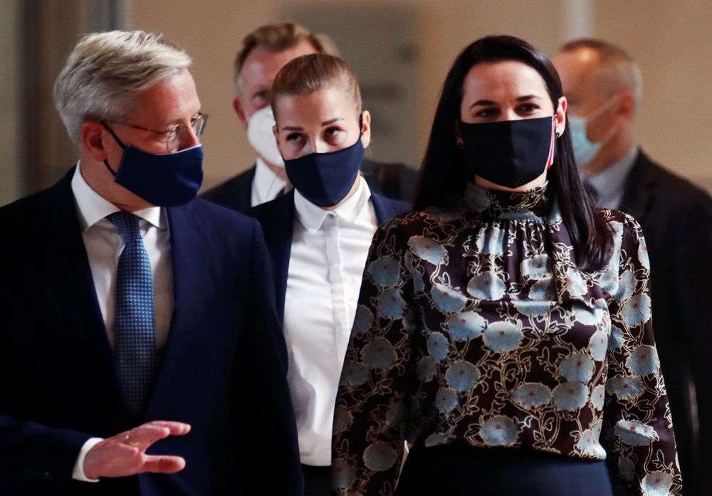 Меркель vs Нарышкін: параўноваем міжнародныя сустрэчы Ціханоўскай і Лукашэнкі