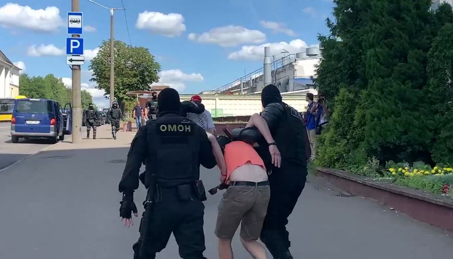 В провластном — бонусы, в независимом — защита: зачем рабочим нужен профсоюз