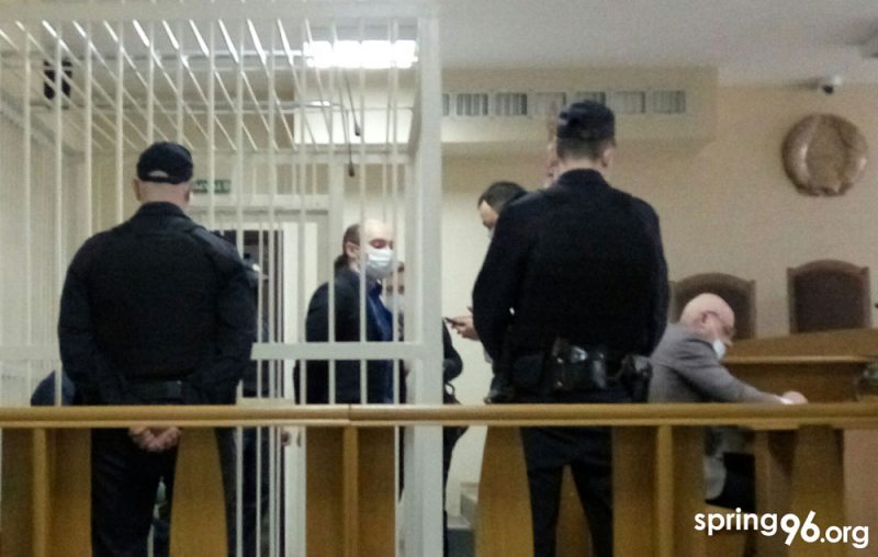 Пасля абвяшчэння прысуду палітвязень крыкнуў: "Вы за ўсё адкажаце!"