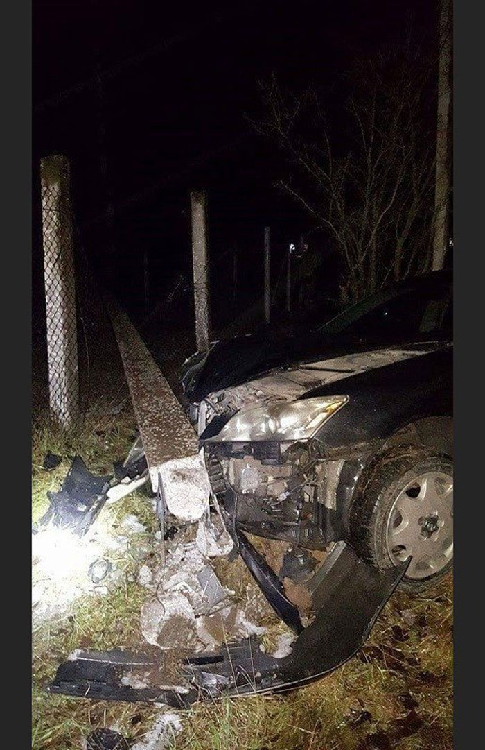 Беларус на Lexus знёс слуп на літоўскай мяжы (фота)