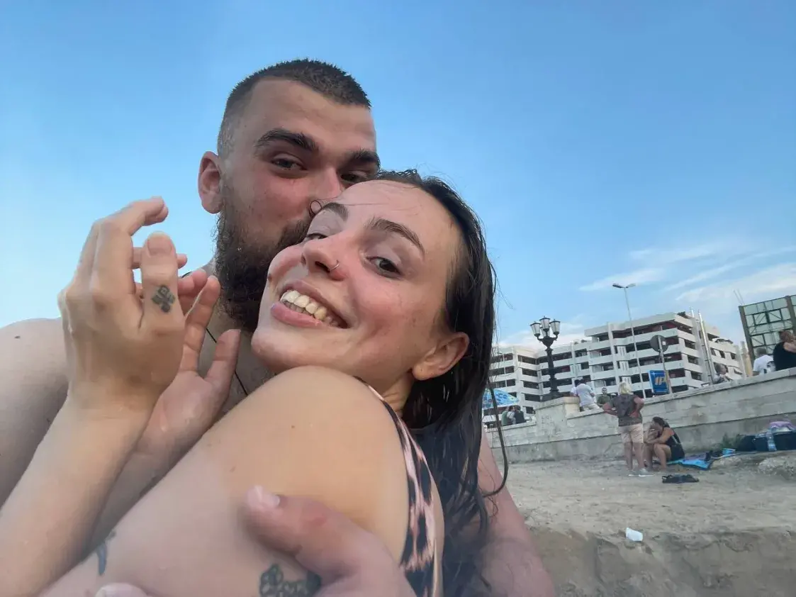 “Я цябе кахаю і чакаю”. Яна ў Кіеве, ён на лініі агню — гісторыя пары