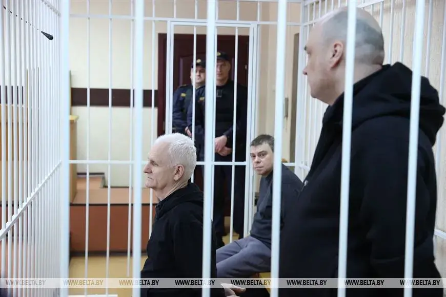 У Беларусі лаўрэат Нобелеўскай прэміі Алесь Бяляцкі асуджаны на 10 гадоў калоніі