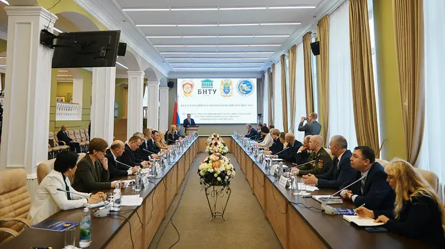 Чупрыс нагадала беларускім навукоўцам пра "межы карыстання інтэрнэтам"