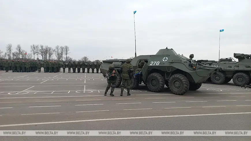 Брэсцкія дэсантнікі атрымалі дзясяткі адзінак бронетэхнікі з Расіі