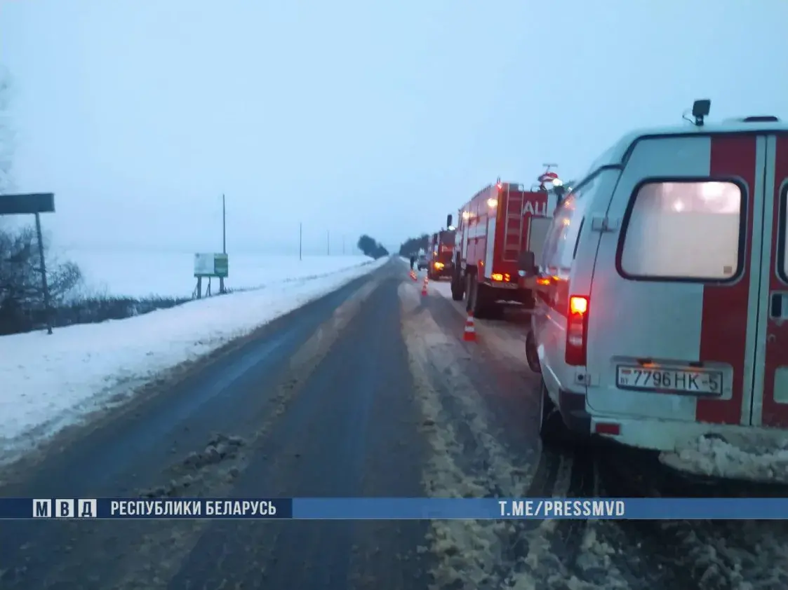 У Валожынскім раёне ў аварыю трапіла маршрутка, 6 пацярпелых