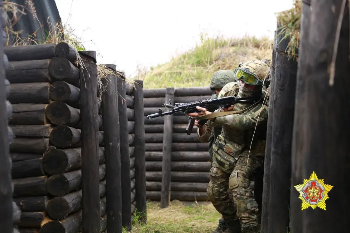 Каля Кобрына вайскоўцы адпрацоўваюць "зачыстку" бліндажоў і акопаў