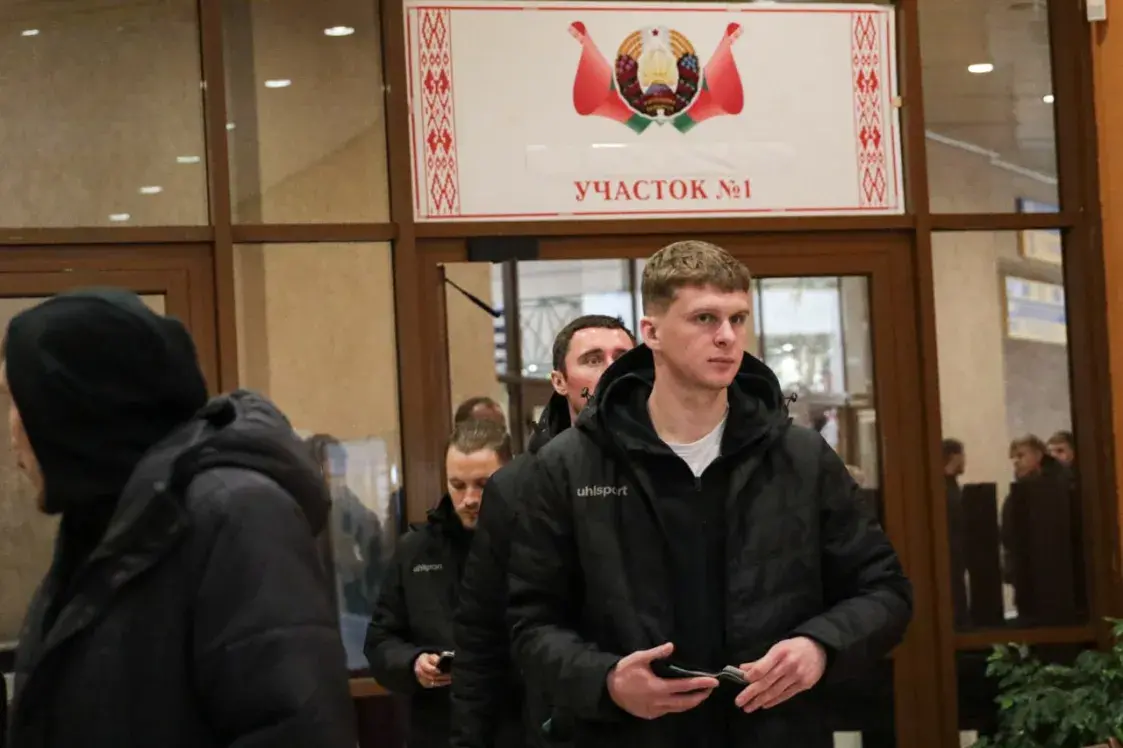 У чацвер спартоўцы галасавалі датэрмінова цэлымі камандамі