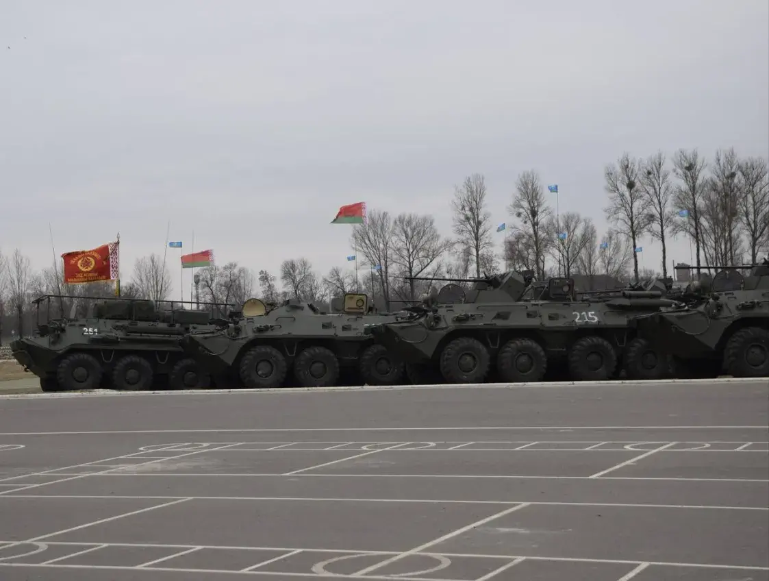 Брэсцкія дэсантнікі атрымалі дзясяткі адзінак бронетэхнікі з Расіі