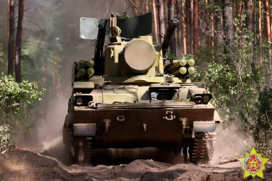 Для прыкрыцця танкаў каля мяжы з Украінай разгарнулі ракетны комплекс "Тунгуска"