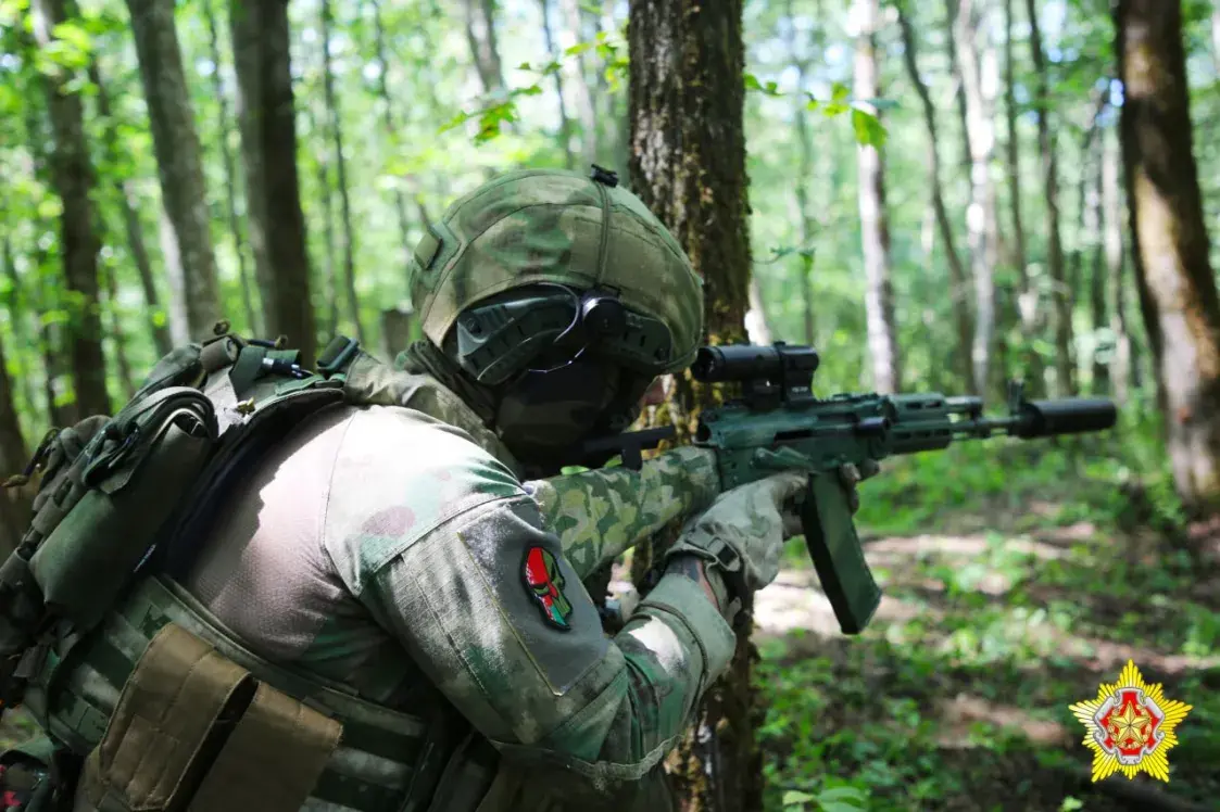 Віцебскія дэсантнікі адпрацоўвалі бой у лесе