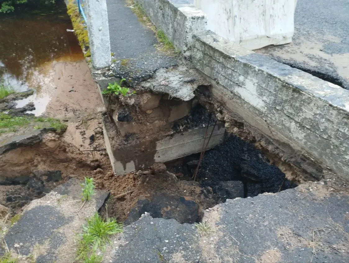 У Бярэзінскім раёне пачаў развальвацца мост