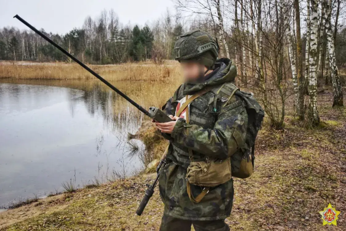 Пад Брэстам вызначалі найлепшага разведчыка, твары вайскоўцаў схавалі
