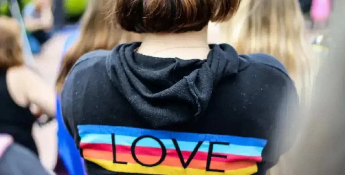 Силовики вызывают ЛГБТ-парней “на разговоры” и склоняют к сотрудничеству