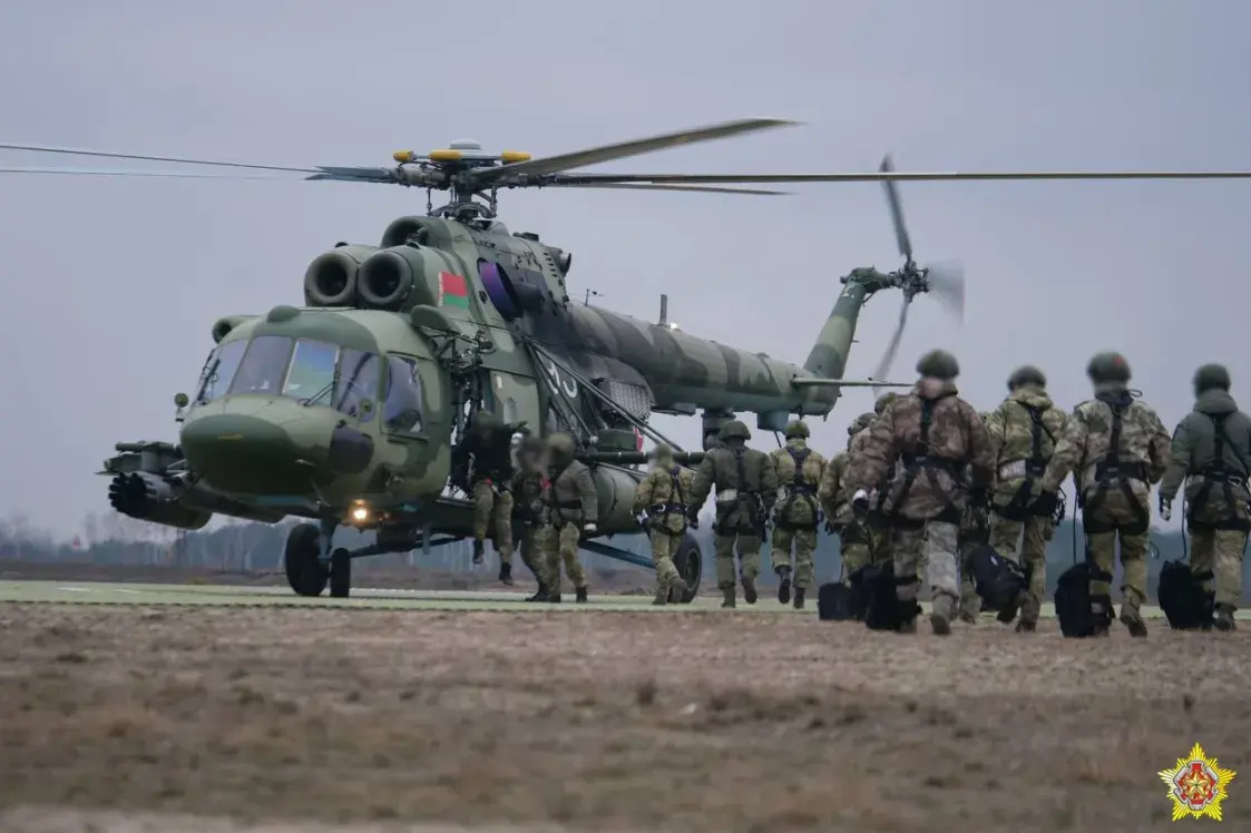 Пад Брэстам вайскоўцы адпрацоўвалі дэсантаванне з верталёта