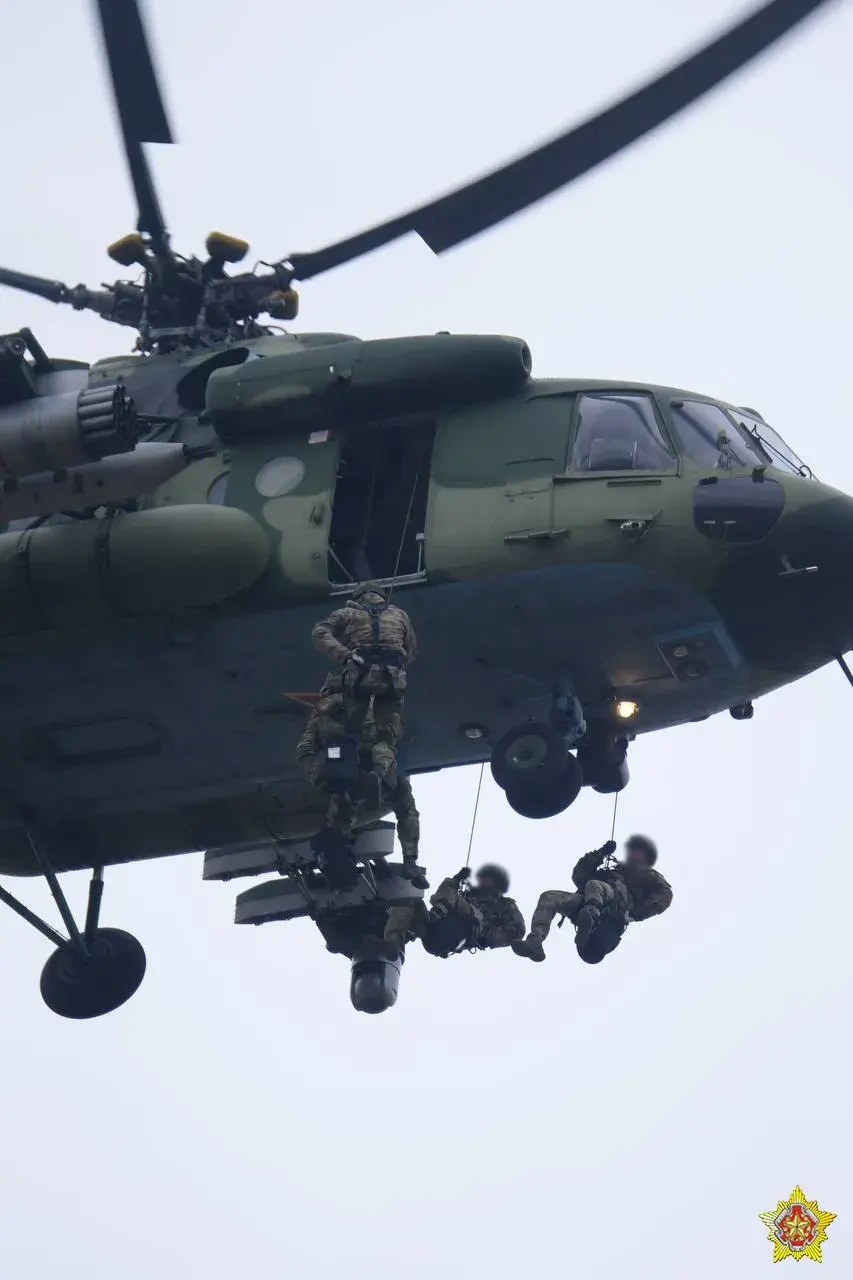 Пад Брэстам вайскоўцы адпрацоўвалі дэсантаванне з верталёта