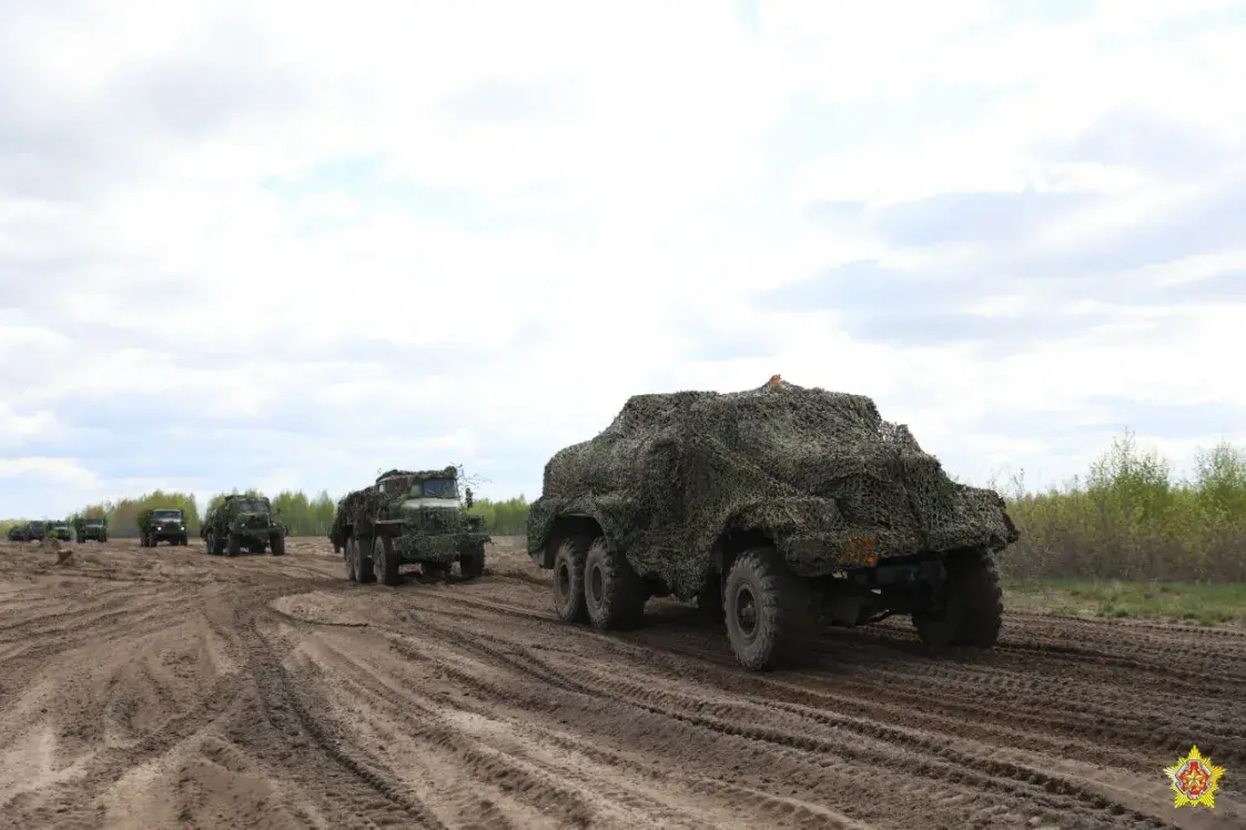 Беларускія вайскоўцы адпрацоўваюць задачы па размініраванні мясцовасці