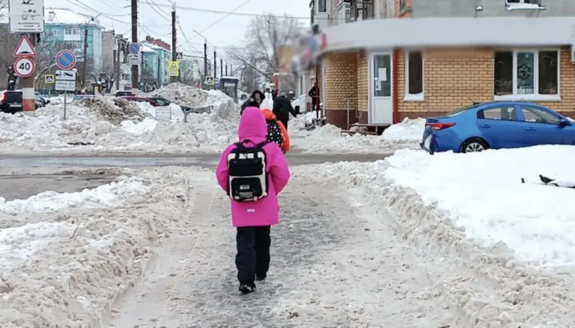 “Отмены занятий не планируется”. Отправлять ли детей в школу в сильные морозы?