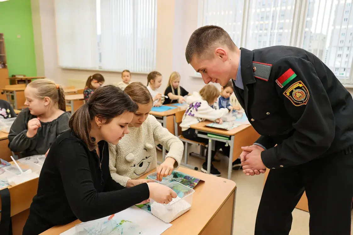 В школе милиция провела “досмотр” детей. Родители говорят об обыске