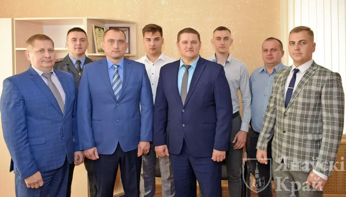 Забрал телефон из нижнего белья: милиция пыталась увезти дочь активистки в приют