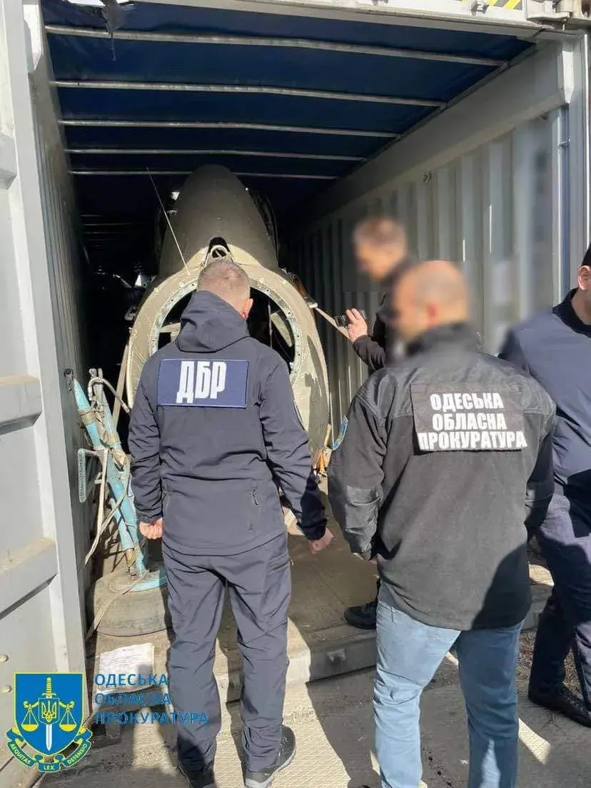 У Адэсе ў кантэйнеры знайшлі верталёт, які там захоўваўся 15 гадоў