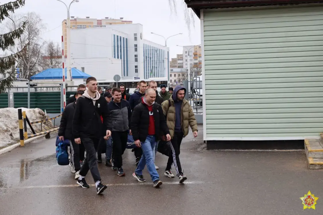 На вучэннях да віцебскіх дэсантнікаў далучылі больш за 500 вайскоўцаў запасу