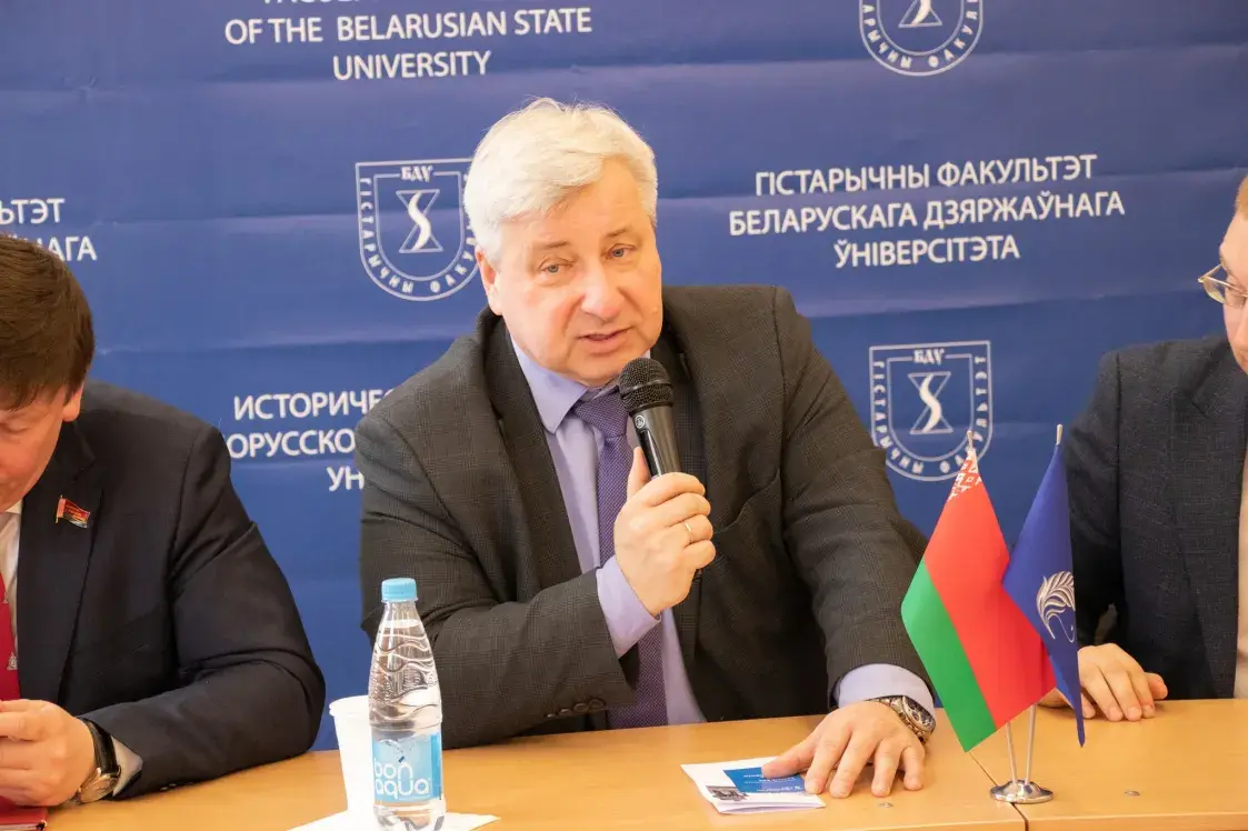 Адарвацца ад постсавецкага наратыву. Акудовіч — пра новы курс гісторыі Беларусі