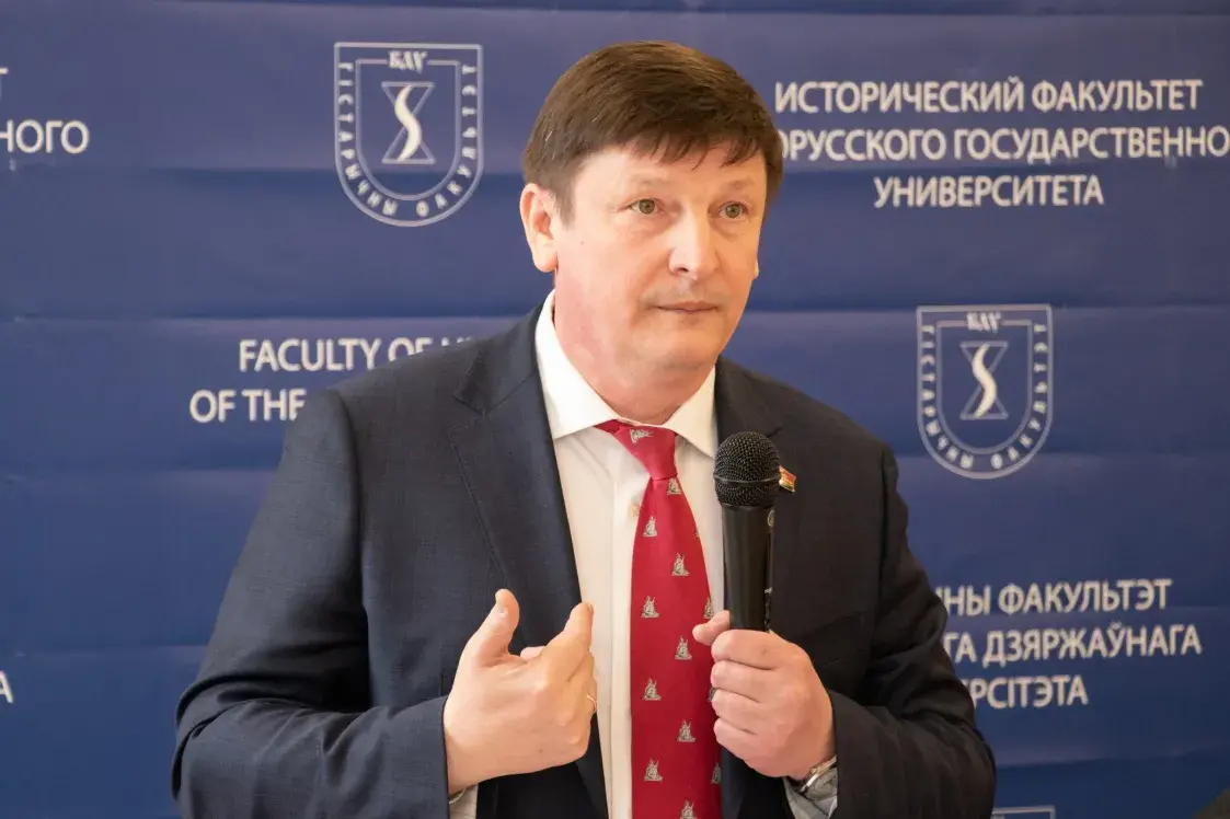 Адарвацца ад постсавецкага наратыву. Акудовіч — пра новы курс гісторыі Беларусі