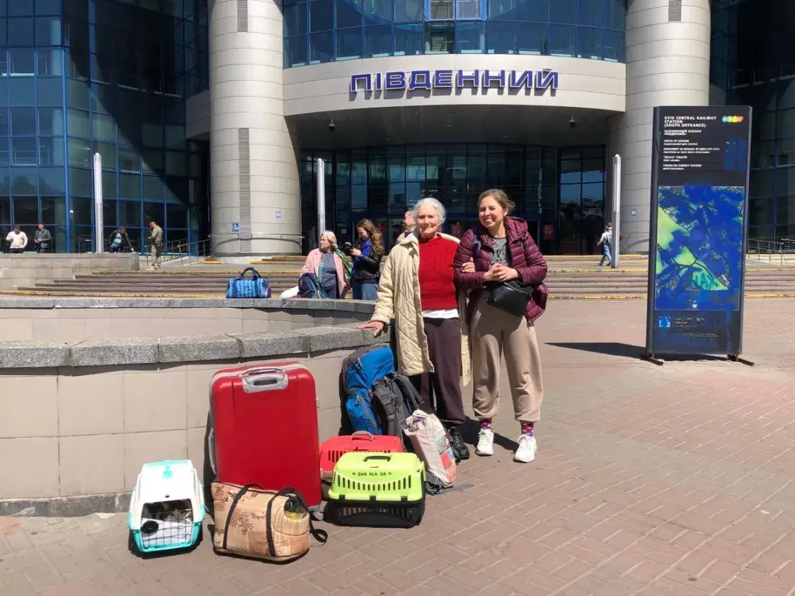 “Вторая мамина война”: история семьи, которую мы год назад встретили на границе
