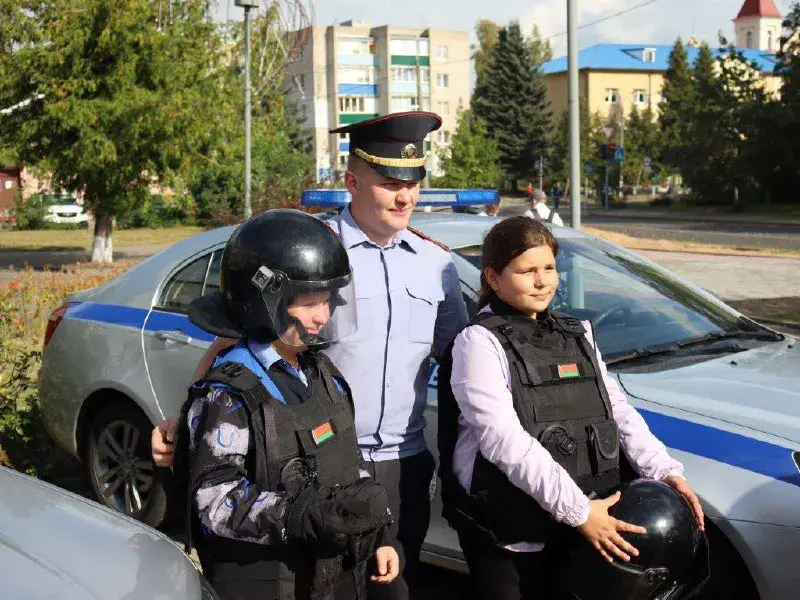 У Клецку міліцыянер надзеў маленькаму школьніку кайданкі на рукі