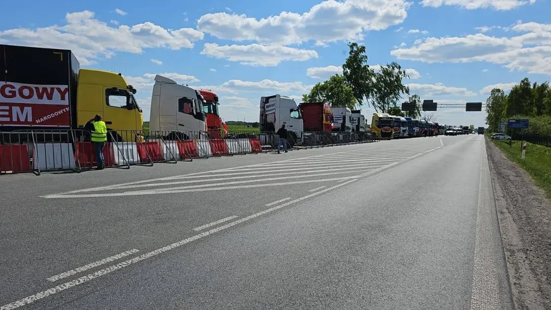 Польскія дальнабойнікі пачалі акцыю пратэсту на мяжы з Беларуссю