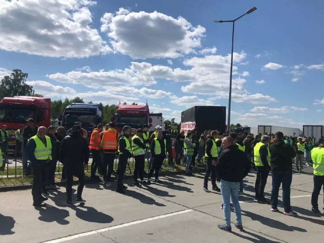 Польскія дальнабойнікі пачалі акцыю пратэсту на мяжы з Беларуссю