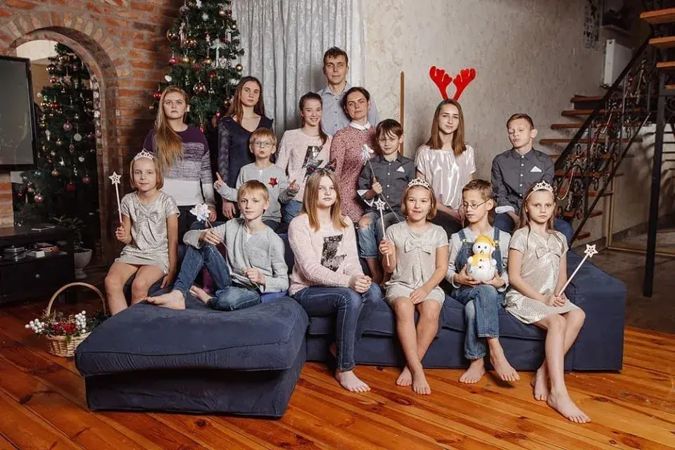 Маці 13 дзяцей з Пружанаў, якая адбывае "хатнюю хімію", асудзілі на 10 сутак 