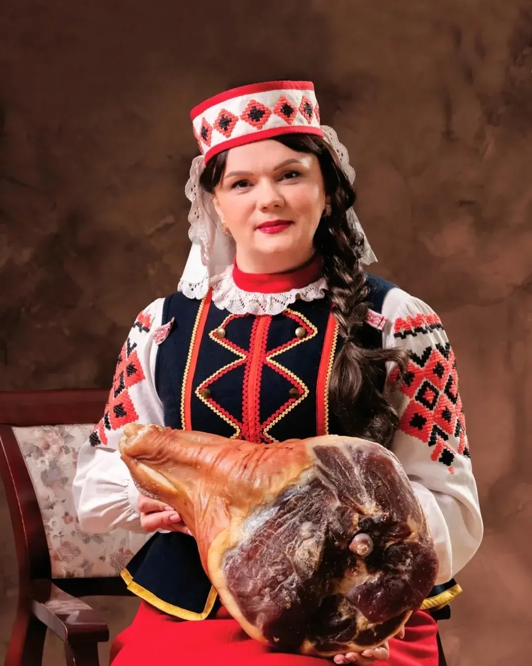 Супрацоўнікі мясакамбіната адзначылі юбілей прадпрыемства фотасесіяй