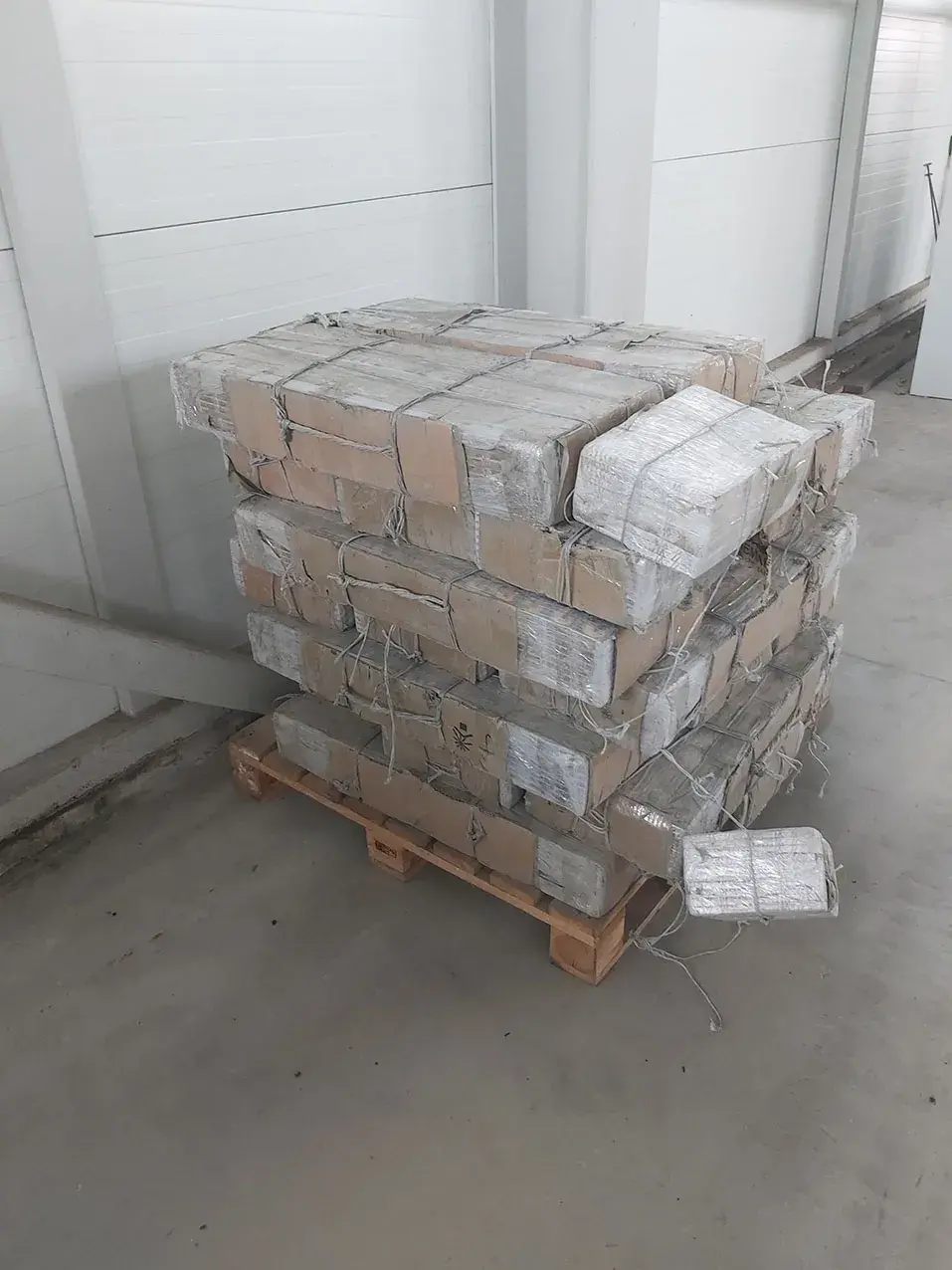Літоўскія мытнікі адкапалі ў расійскім цэменце беларускія цыгарэты