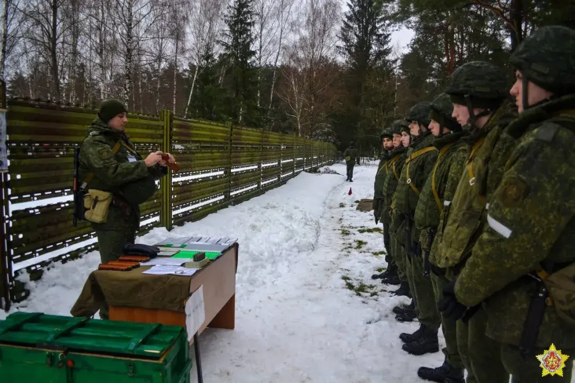 У Мінску праводзяцца "мерапрыемствы па пераводзе з мірнага на ваенны час"