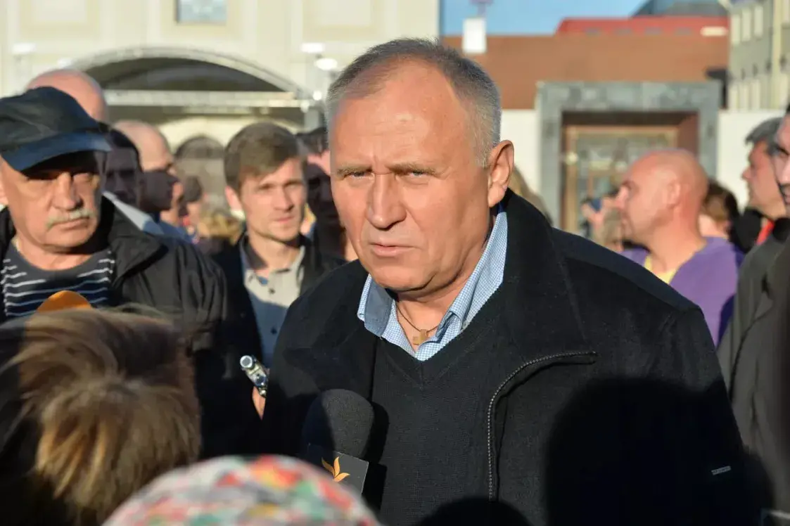 "Бессмысленная затея": жена Статкевича о попытке выдворить политика за границу