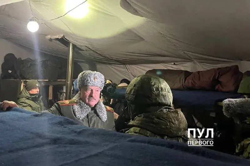 Лукашэнку паказалі, як жывуць на палігоне ў Беларусі расійскія вайскоўцы