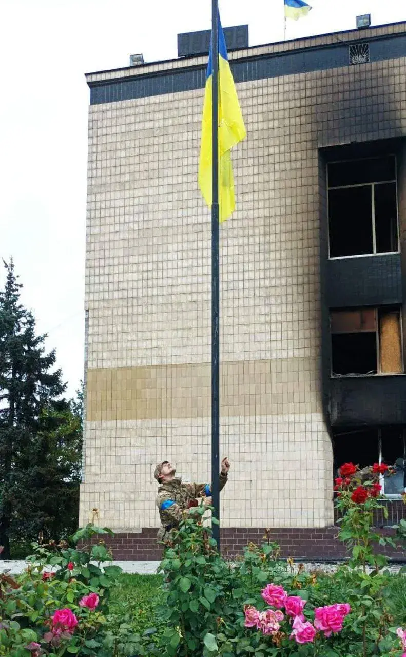 Зяленскі прыехаў у вызвалены Ізюм